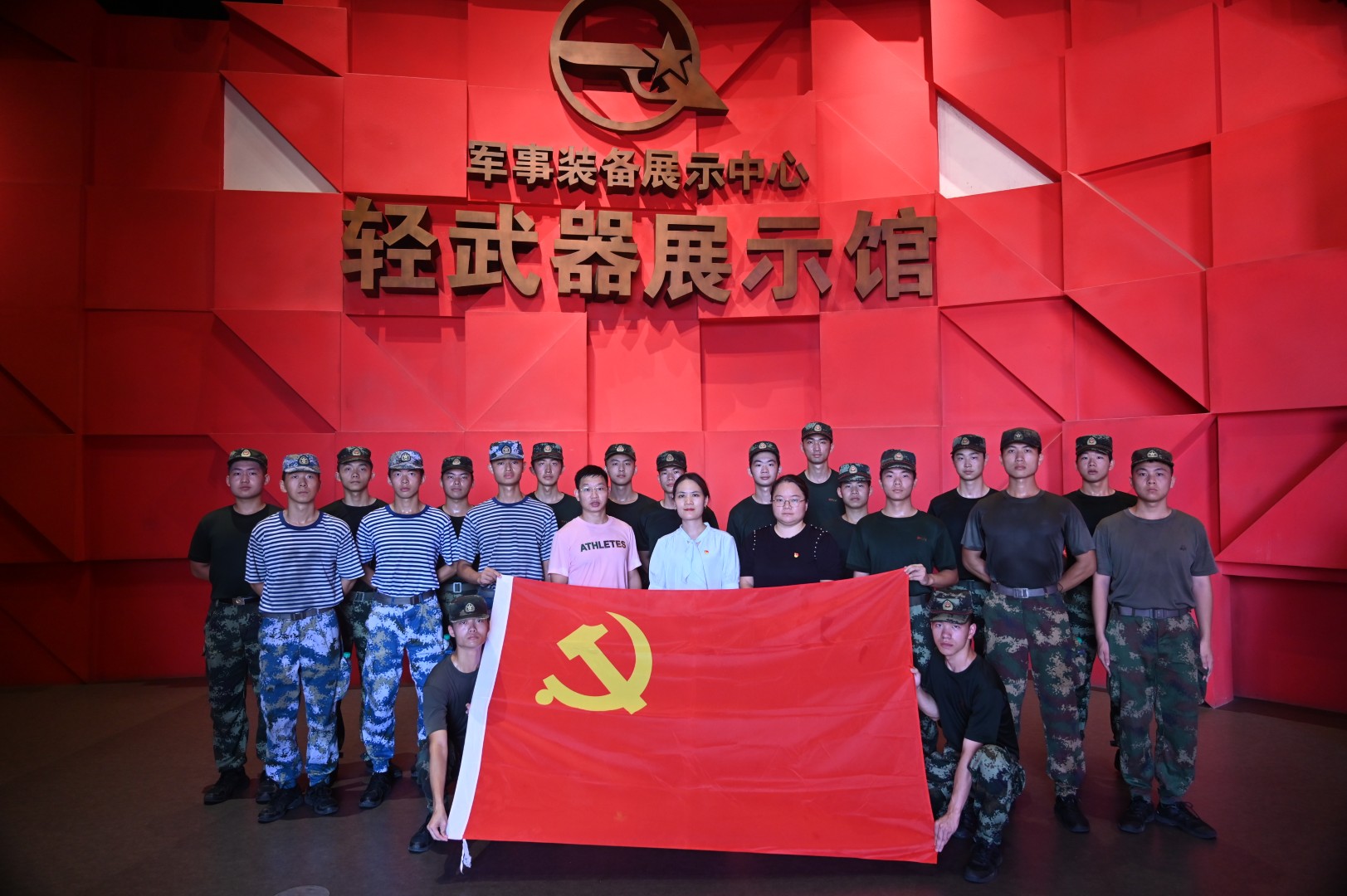 英雄城下砺精兵军事实践活动